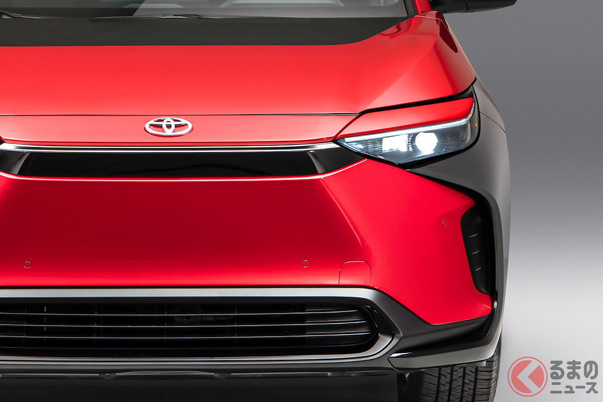 トヨタ渾身のBEVとなる新型「bZ4X」の英国価格が明らかに! 日産新型「アリア」と比べてどう?