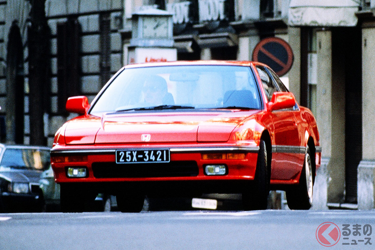 デートカーの定番車種だったホンダのホンダ3代目「プレリュード(BA4/BA5/BA7型)」