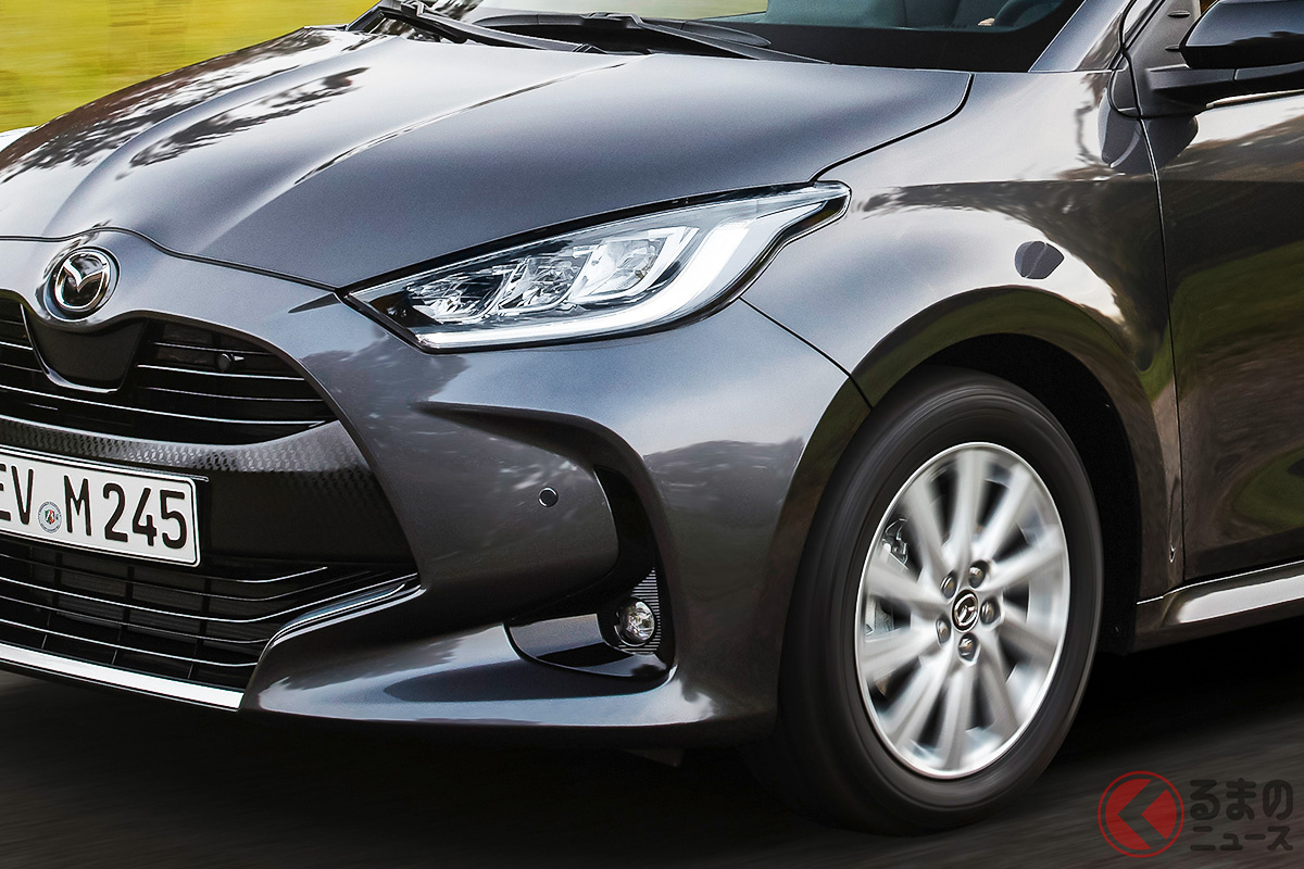 世界初公開されたマツダ新型「マツダ2 ハイブリッド」