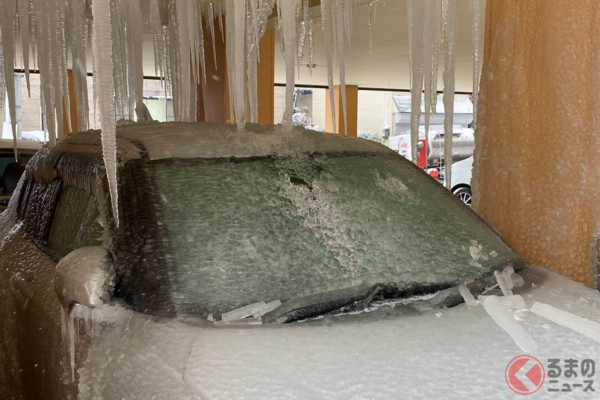 スズキ「スイフト」が氷漬け!? 水道管破裂からの衝撃の光景が待っていた!(画像:えんどれ(@endore04)さん)