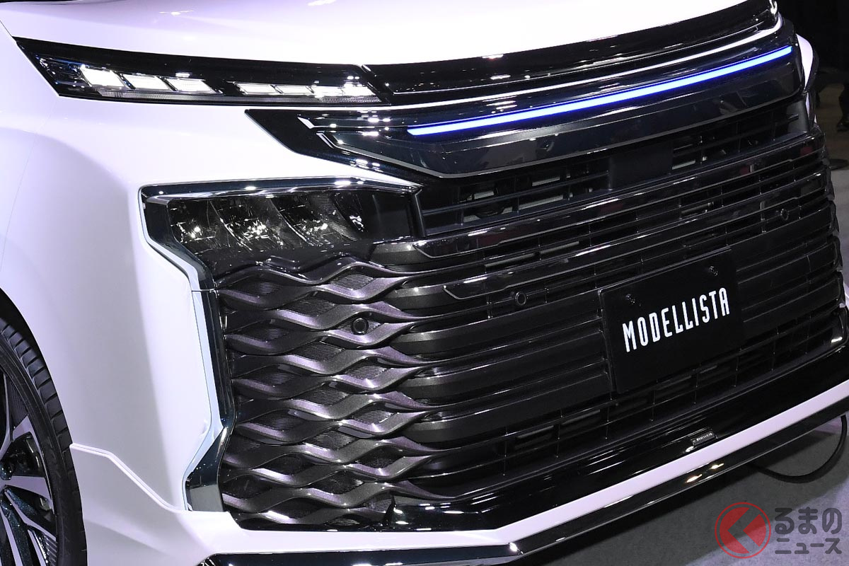 煌めくフロントフェイスが特徴のトヨタ新型「ヴォクシー」(モデリスタ仕様)
