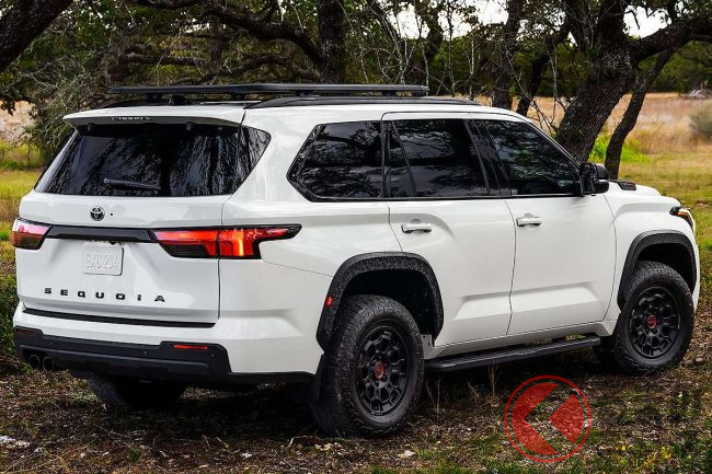 全長5m超のトヨタ新型suv セコイア 世界初公開 ゴツ顔強調デザイン ミニかわトヨタsuv アイゴx は発売開始 欧米トヨタがスゴい くるまのニュース 全長5m超のトヨタ新型suv セコイア 世界初公開 ゴツ顔強調デザイン ミニかわトヨタsuv アイゴx は発売開始 欧米トヨタがスゴい くるまのニュース