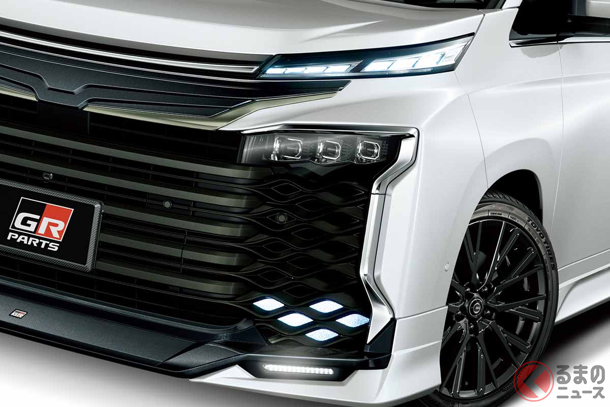 GRエアロパーツを装着したトヨタ新型「ヴォクシー」