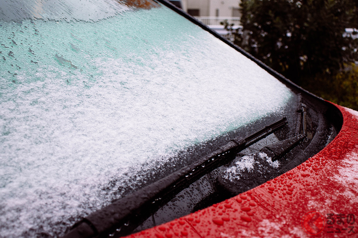 凍結してウインドウガラスとワイパーがくっついていることがある