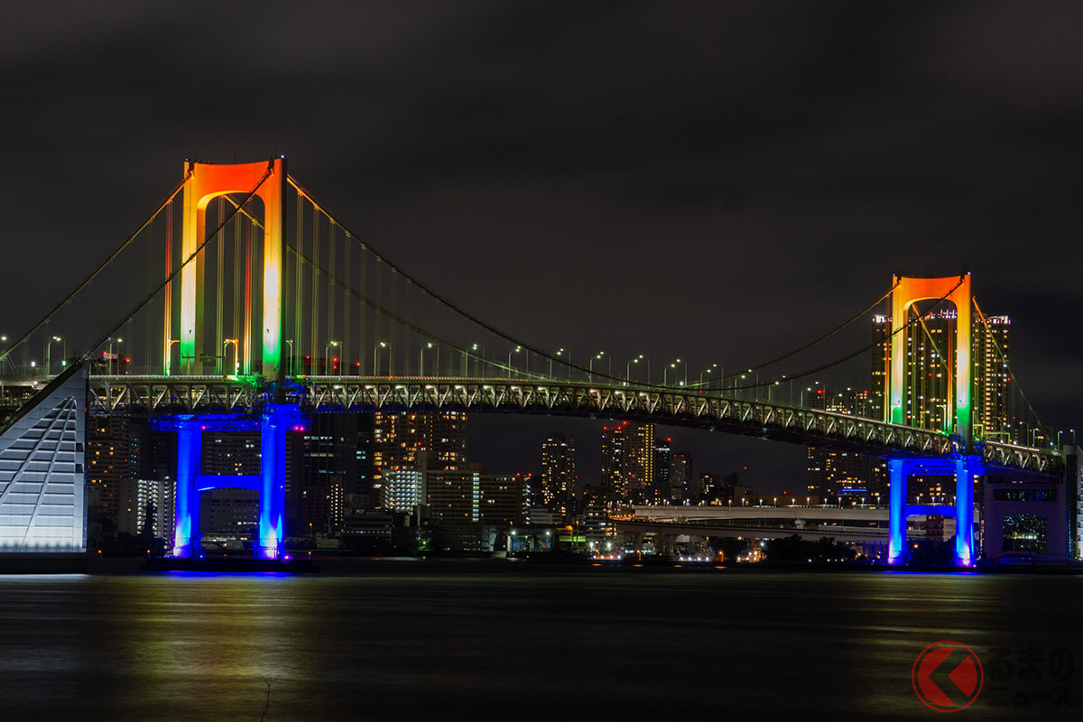 平常時の7色に輝くレインボーブリッジ