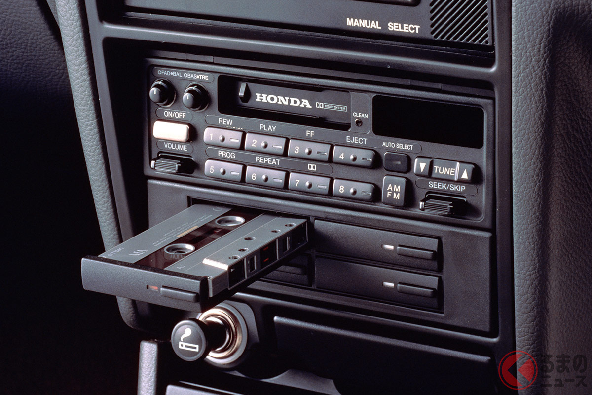 1992年に発売されたホンダ「アコード・ワゴン」に設定された「AM/FM電子チューナー + フルロジックカセットデッキ + 5スピーカーオーディオシステム」