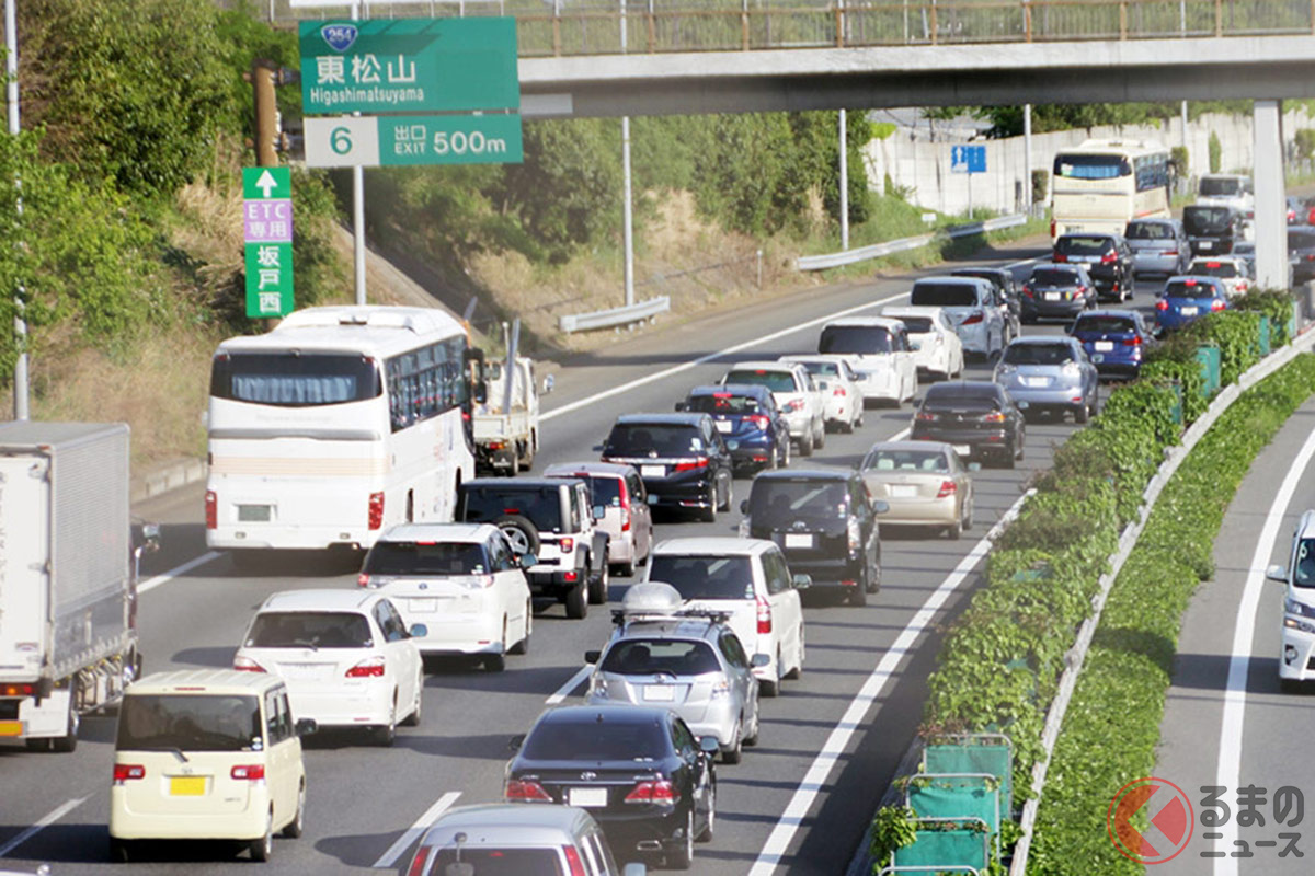 年末年始は「移動(帰省)の自粛」が各所からいわれたが、実際には多くの人が移動した結果、例年並みの渋滞が発生か。(画像はコロナ禍前の渋滞の様子)