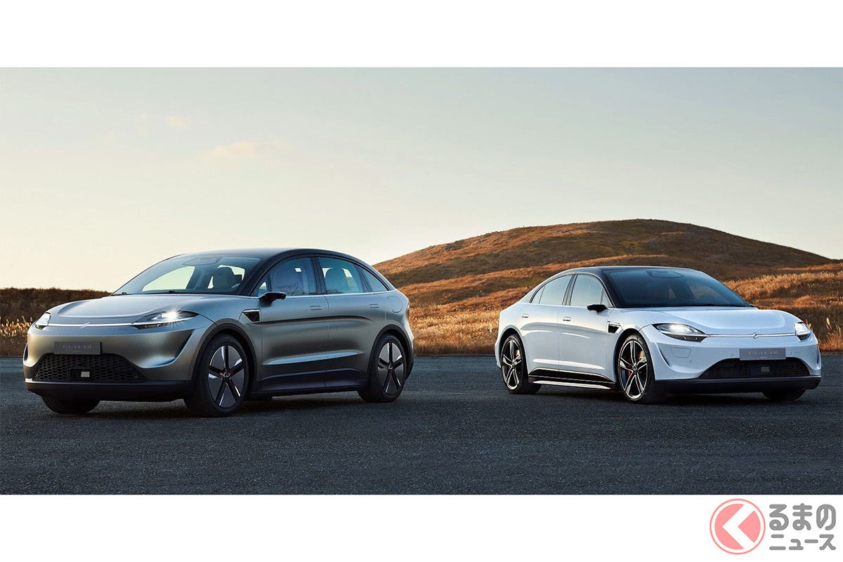 CES2022で公開されたSUVタイプのEV試作車「VISION-S 02」(左)と公道走行試験等を展開しているプロトタイプ「VISION-S 01」(右)
