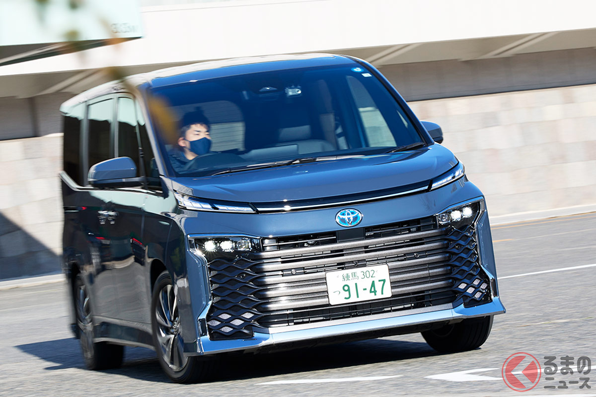 ガソリン/ハイブリッド、FF/4WD(E-Four)で異なる魅力とは(画像は新型ヴォクシー)