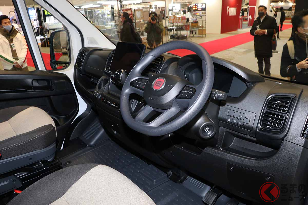 フィアット「デュカト」のインテリア。右ハンドル仕様