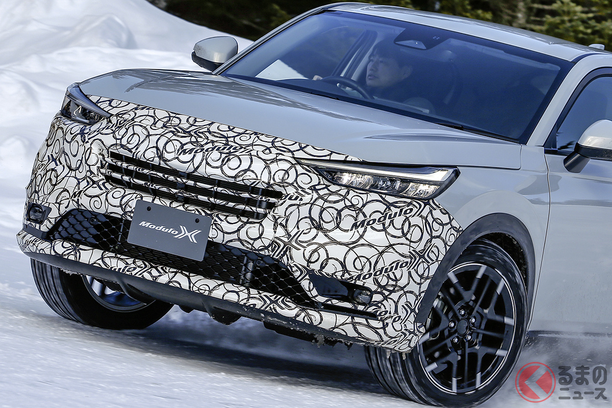 雪道でのホンダ新型「ヴェゼル モデューロX」の走り。プロトタイプのためカモフラージュされていた