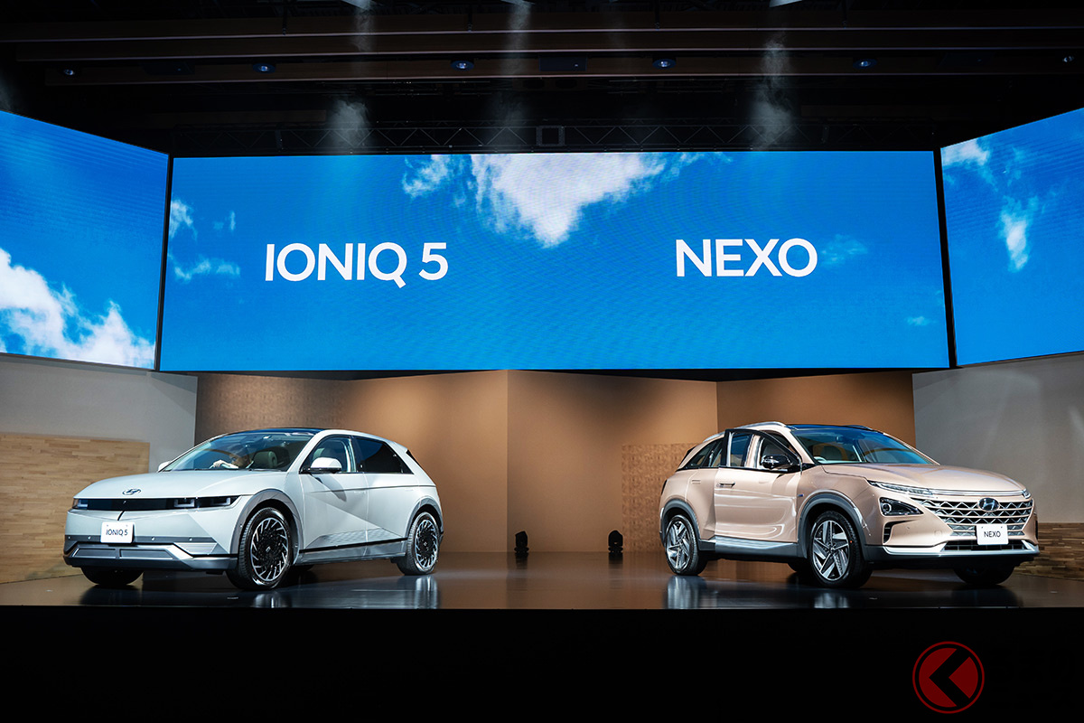 12年ぶりに日本市場に再進出を果たしたヒョンデの「アイオニック5」と「ネッソ」(撮影:加藤博人)