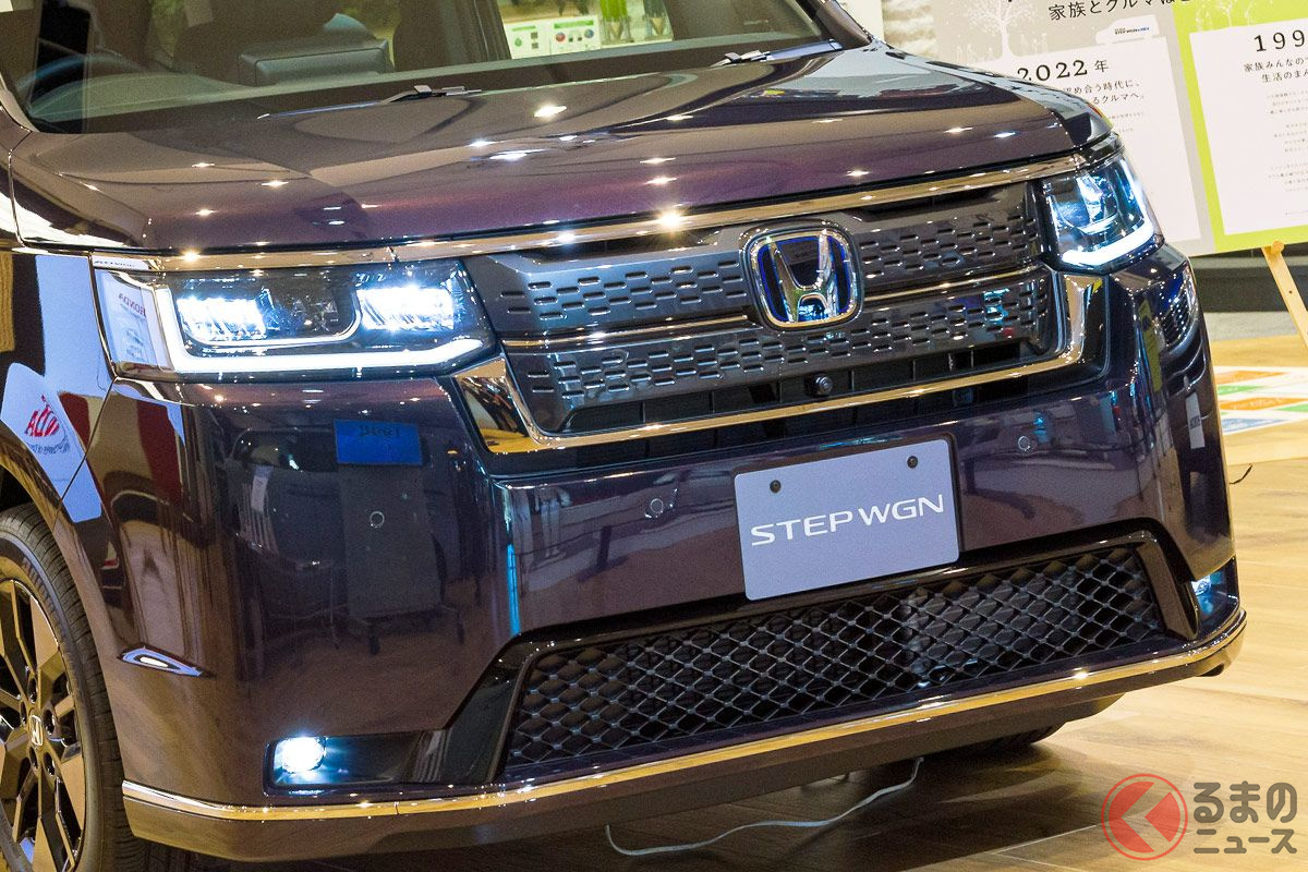 ホンダの青山本社で新型「ステップワゴン」の実車お披露目! そこには「エアー」をカット仕様が! 「もったいない?」でもよく分かる展示となっている!