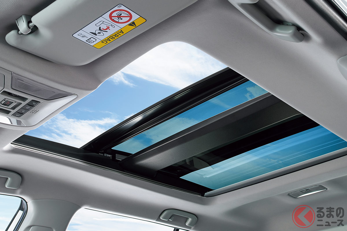 トヨタ「RAV4」に採用されるサンルーフは開閉式となっている