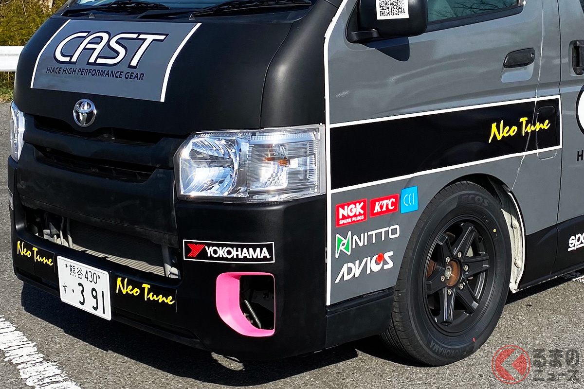 ラリー仕様となるCAST RACINGのハイエース