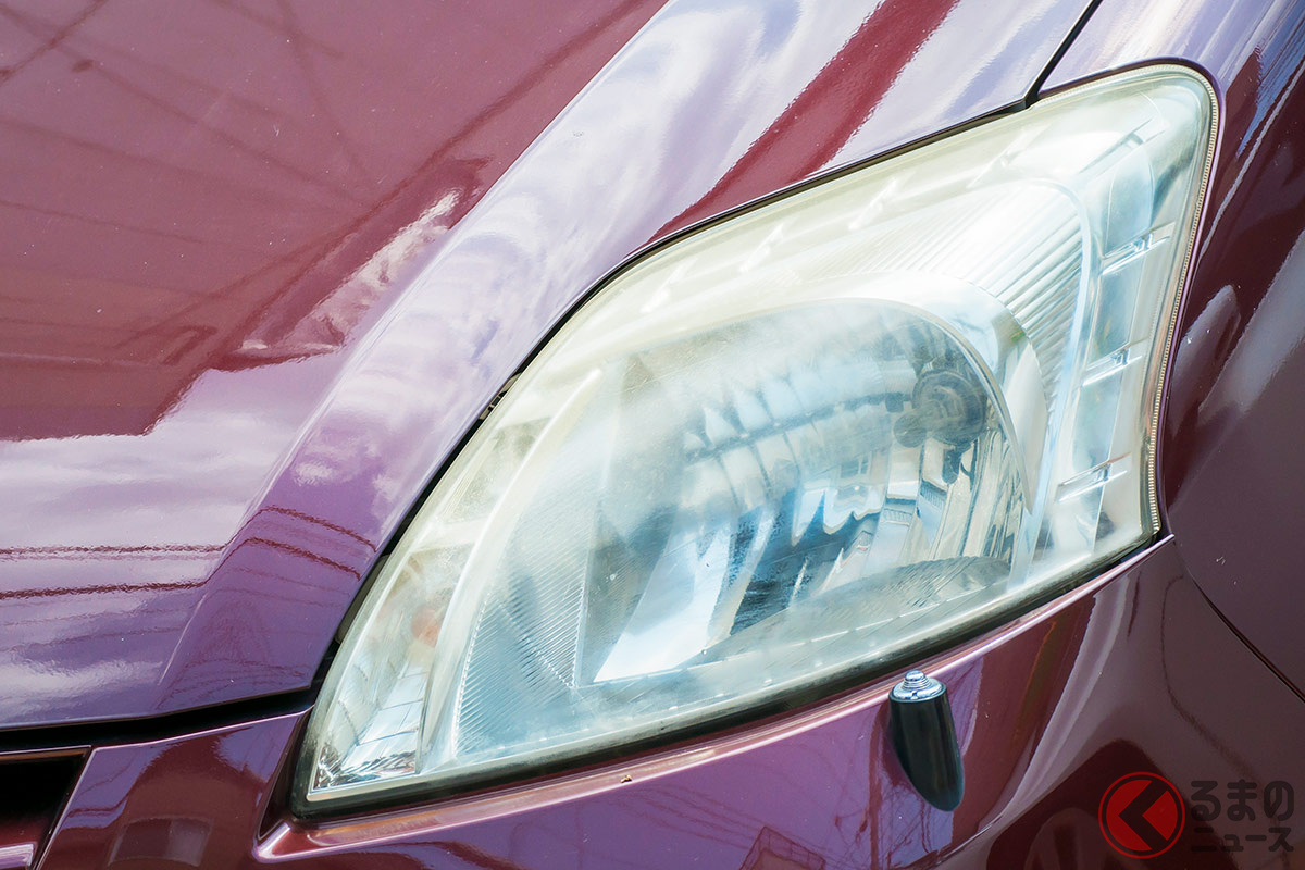 黄ばむと古臭い ヘッドライトが透明から黄色に なぜ変色するのか くるまのニュース 黄ばむと古臭い ヘッドライトが透明から黄色に なぜ変色するのか くるまのニュース