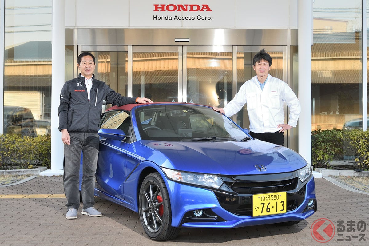 S660を挟んで、ホンダアクセスの松岡 靖和さん(写真右)と土屋圭市さん