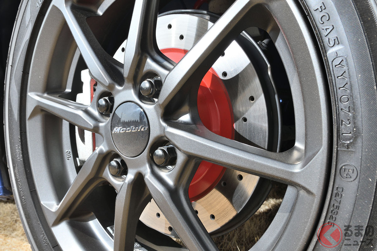 松岡さんと土屋さんが二人三脚で作り上げたというホイール「MR-R01」