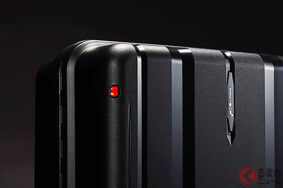 マツダ車のバンパーを再利用したスーツケース「プロテカ マックスパスRI」