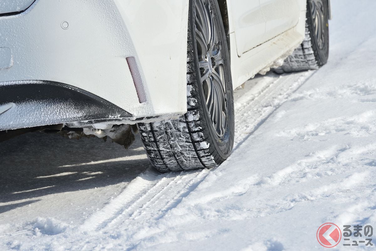 冬の安全・安心ドライブにはかかせないスタッドレスタイヤ。でも履き替えずに1年中スタッドレスのままだとどのような問題があるのだろうか