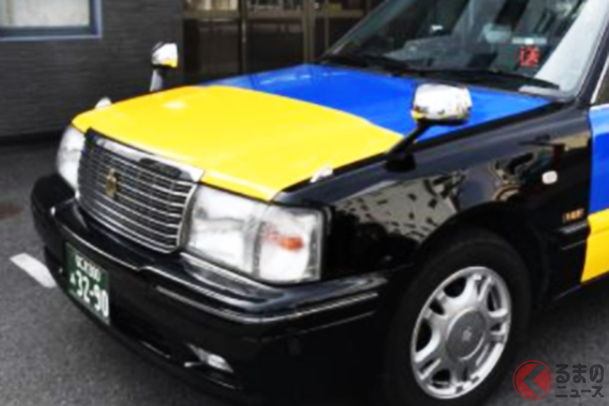 未来都タクシーが運行する特別塗装車両の「明るい未来タクシー」