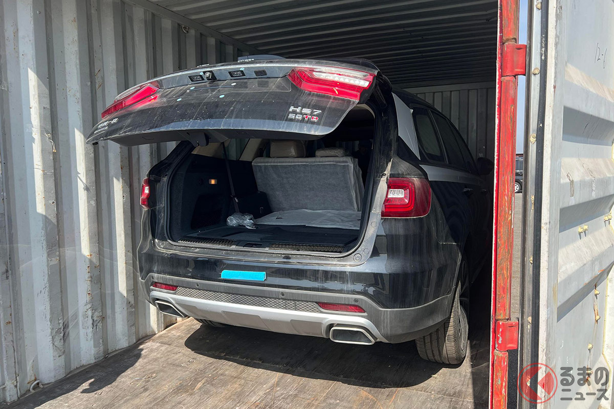 コンテナから降ろされる様子を激写! 日本初上陸となった紅旗「HS7」とは? (写真提供:加藤ヒロト)