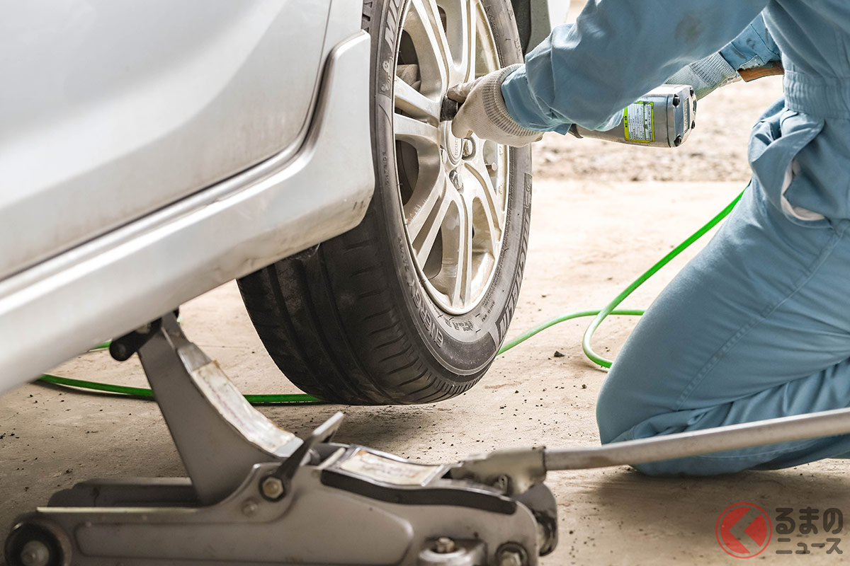自動車整備士不足が問題化! 重要な役割もなぜ志望者減? 低賃金も原因