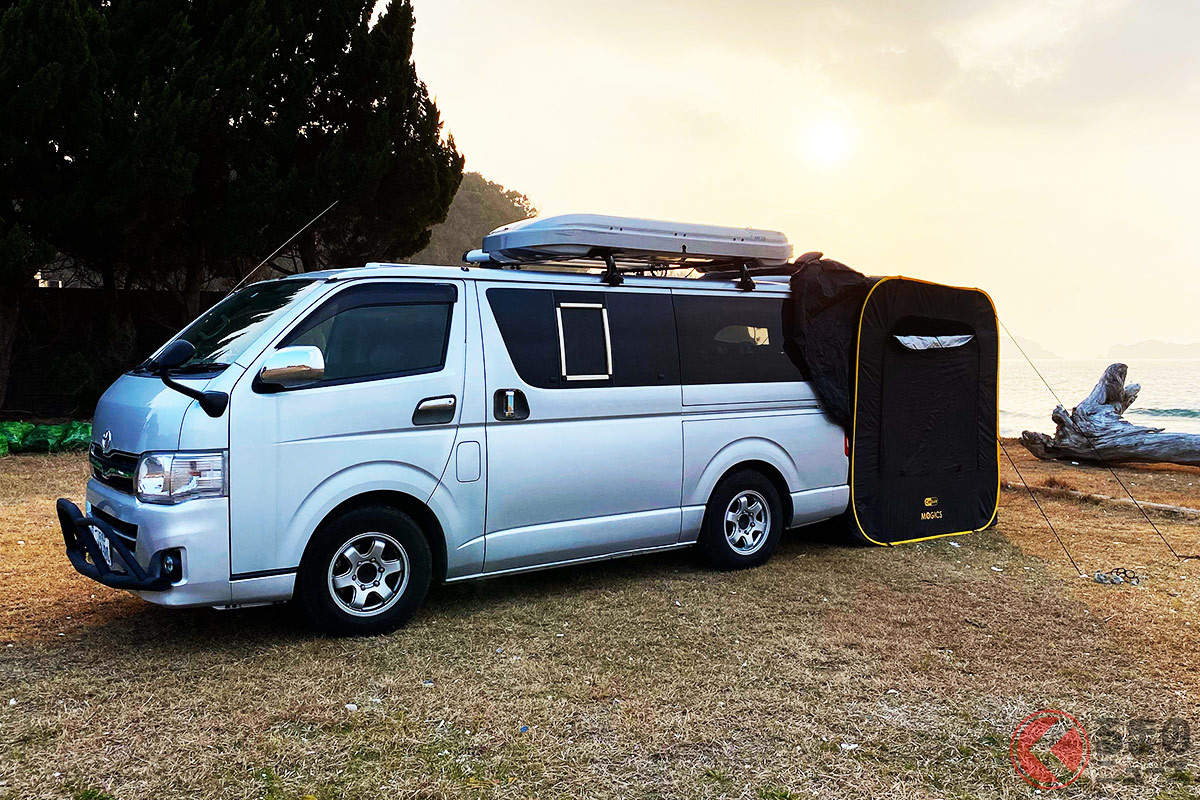 ハイエースに簡易テントを直結!? どこでもパーソナル空間になるテントが話題?