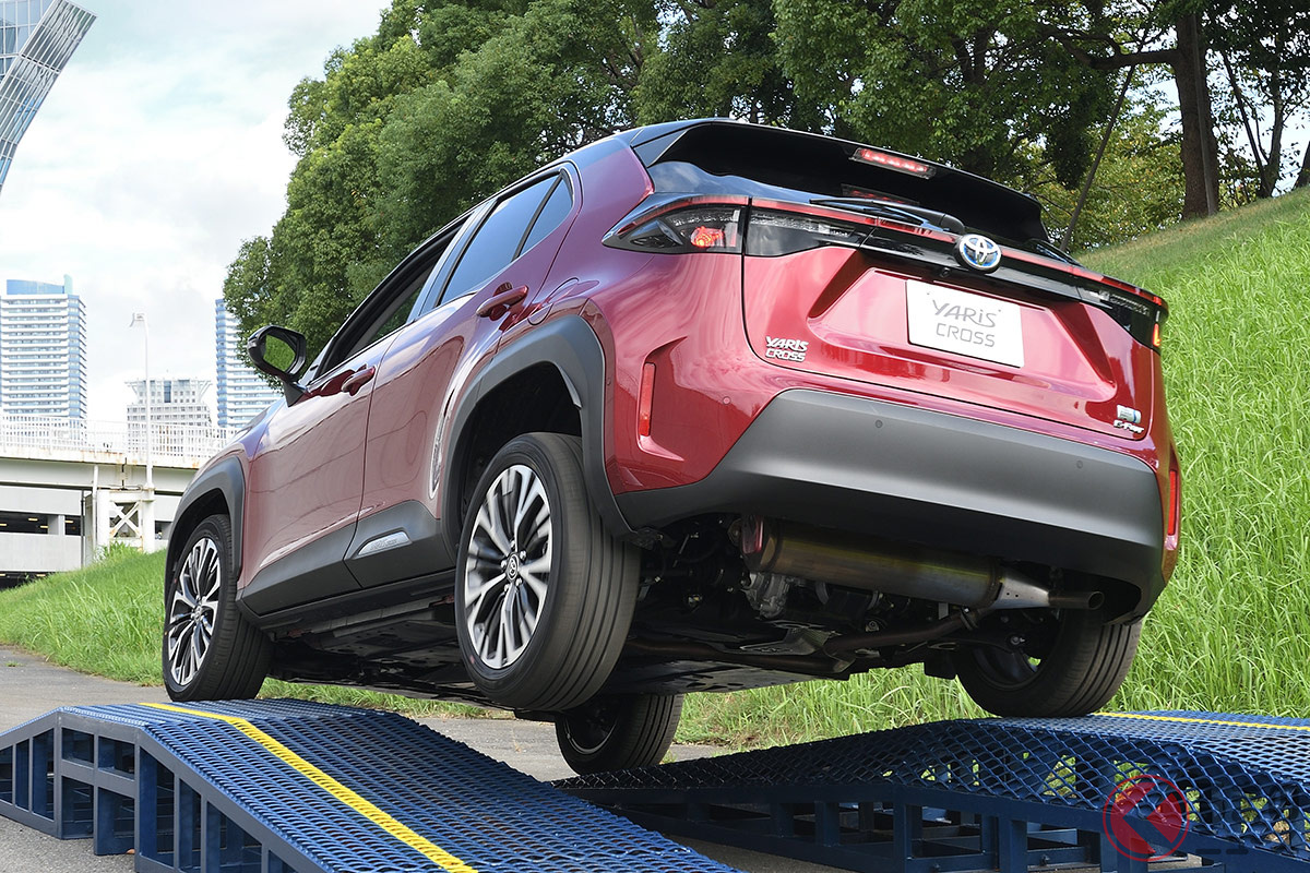 最近のコンパクトSUVでは本格四輪駆動制御を採用するモデルも存在(画像はヤリスクロス)