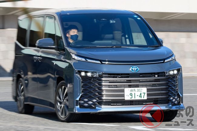 トヨタ 新型ミニバン の車中泊は 8人乗り仕様 推奨 キャプテン席不要な新型 ノア ヴォクシー での寝方とは くるまのニュース トヨタ 新型ミニバン の車中泊は 8人乗り仕様 推奨 キャプテン席不要な新型 ノア ヴォクシー での寝方とは くるまのニュース