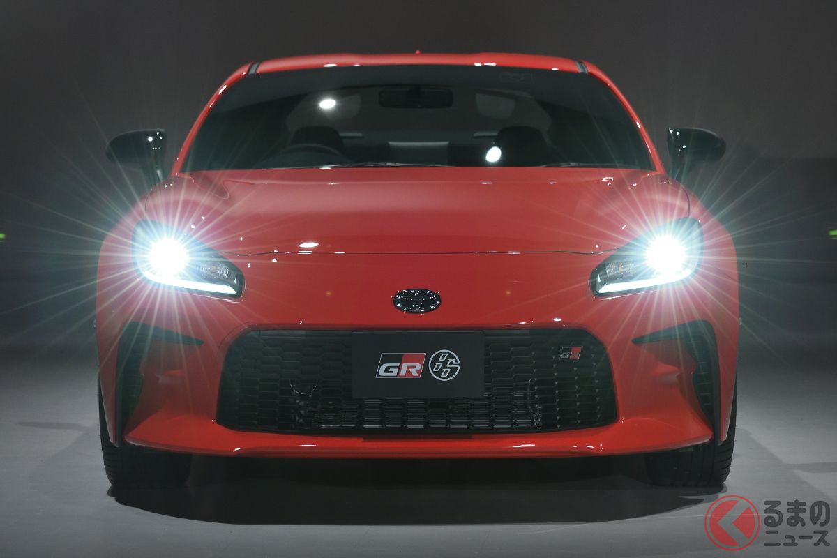 スポーツカーは「エンジン車」に限る!? 新型「GR86」登場! でも電動スポーツカーも気になる?
