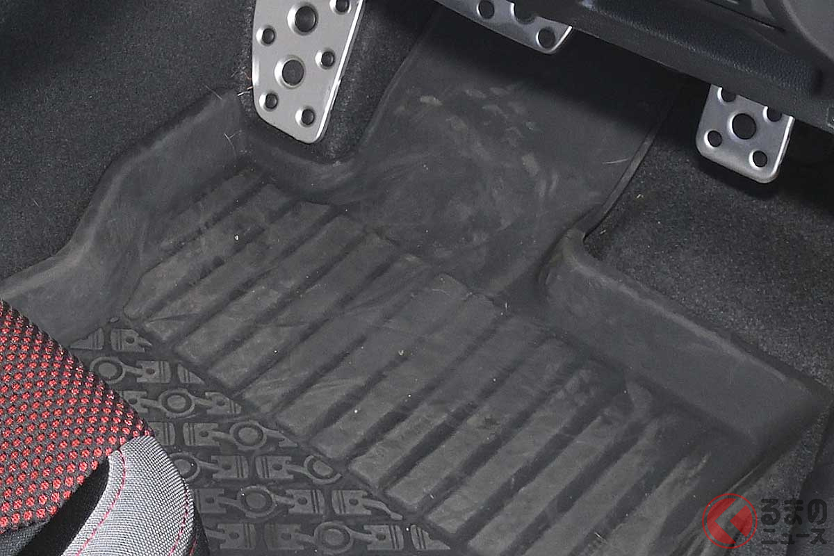 ラバータイプのフロアマット