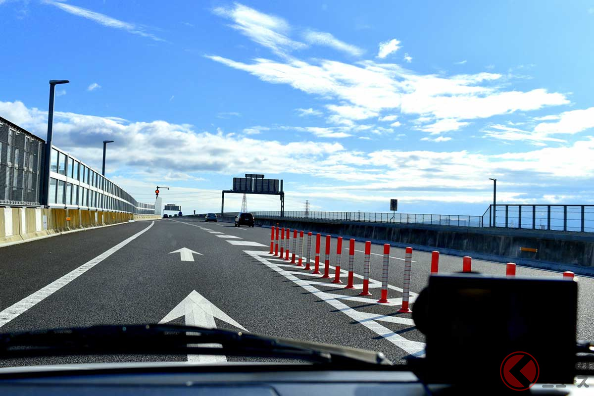 加速車線の先端で本線に合流することで渋滞緩和が見込める