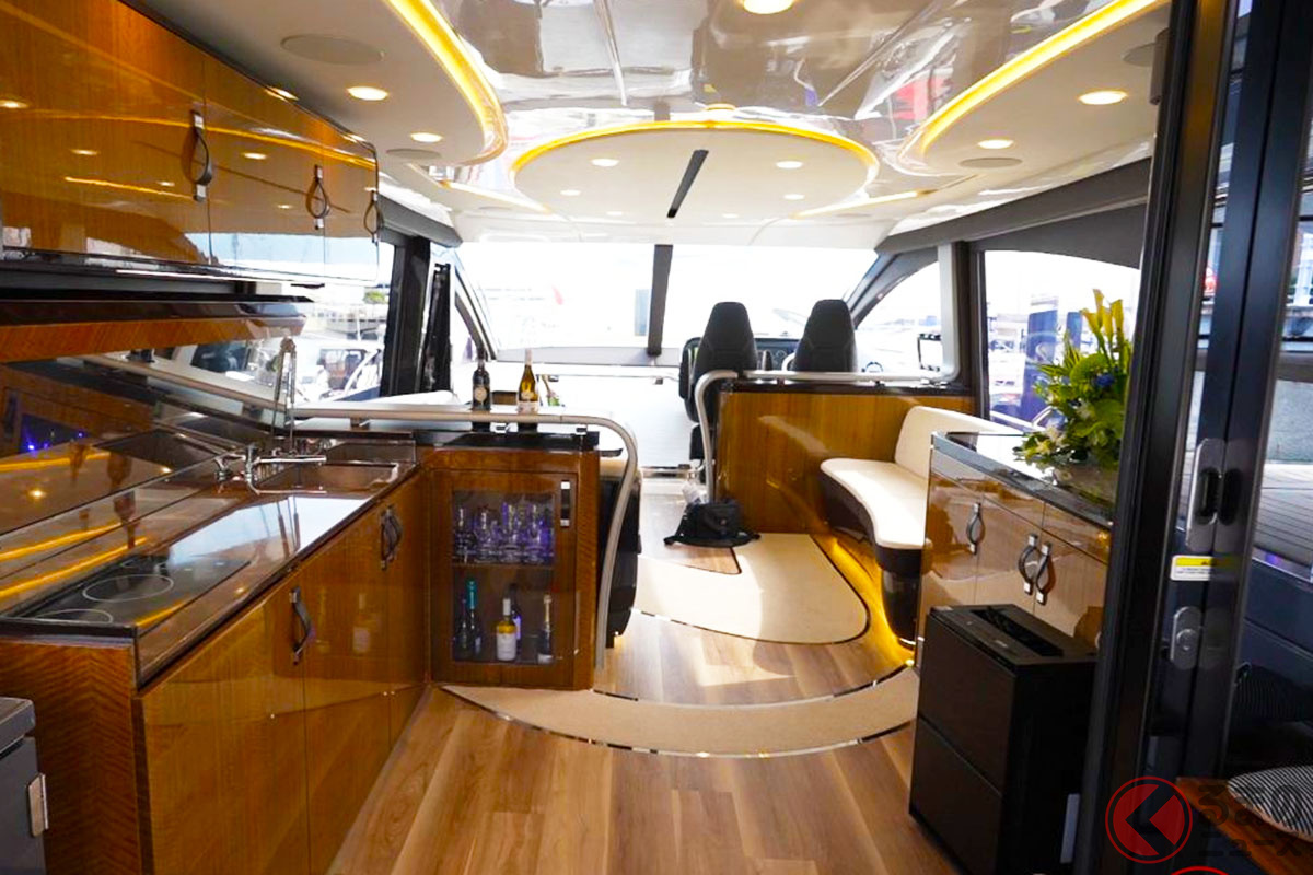 ヨットじゃないみたい! 6億円相当の豪華仕様! レクサス"高級ヨット"に圧倒される声多数!