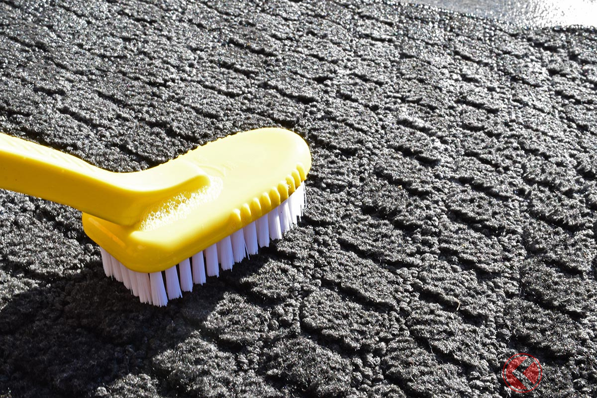 洗車のついでにフロアマットも洗うと長持ちする