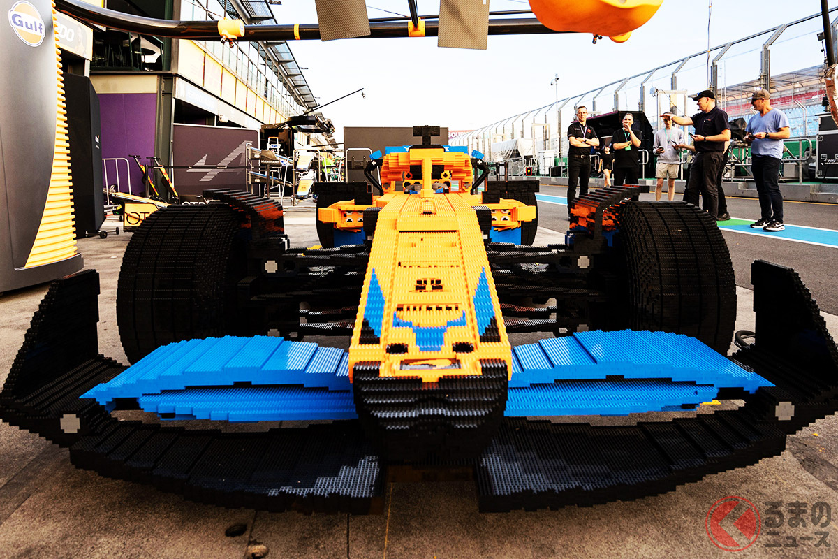 レゴブロックで組み立てられた「マクラーレン」チームのF1マシン(画像:マクラーレン公式SNSより)