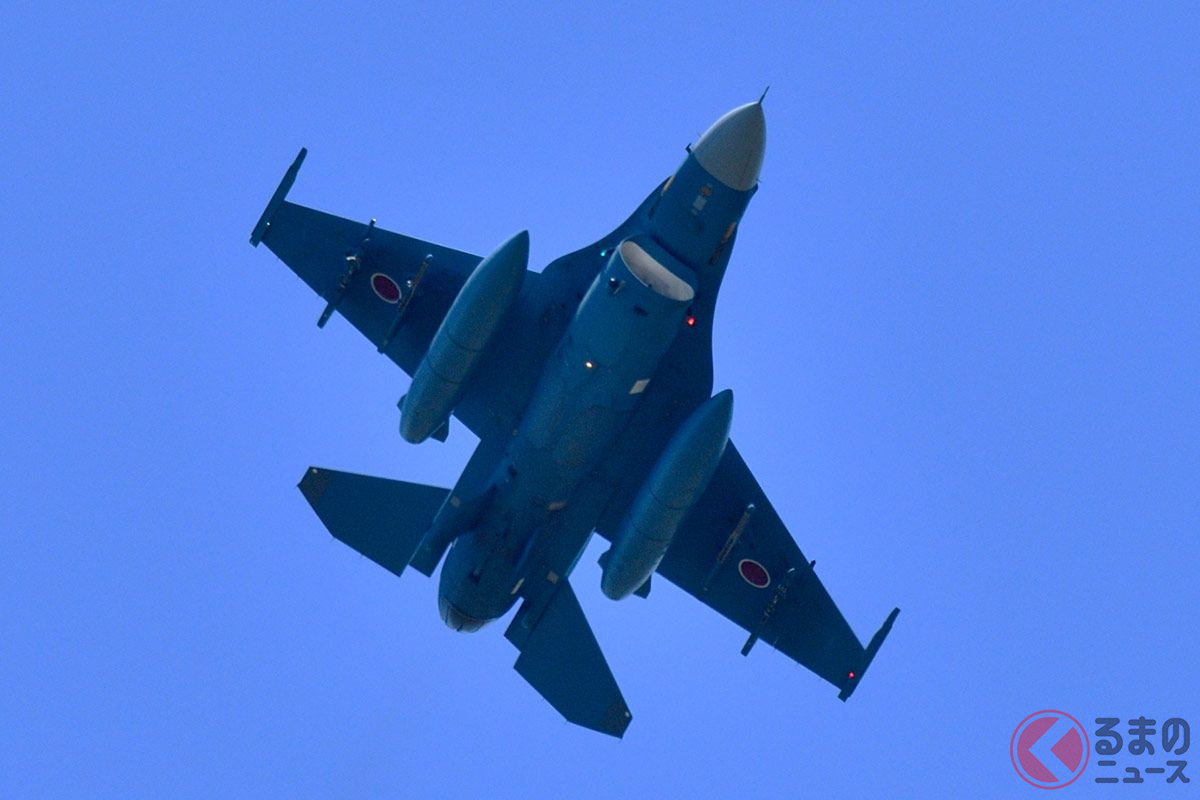 スーパーGTの開幕戦となる岡山国際サーキットの上空を飛行したF-2戦闘機(撮影:雪岡直樹)