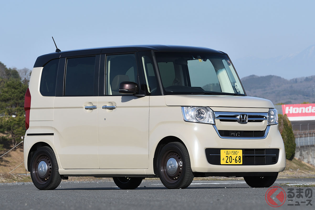 背をさらに高くし、後席両側にスライドドアを採用したことで、ファミリー層も含めたユーザーから支持を集めた軽スーパーハイトワゴンの大ヒット作、ホンダ「N-BOX」(2代目モデル)