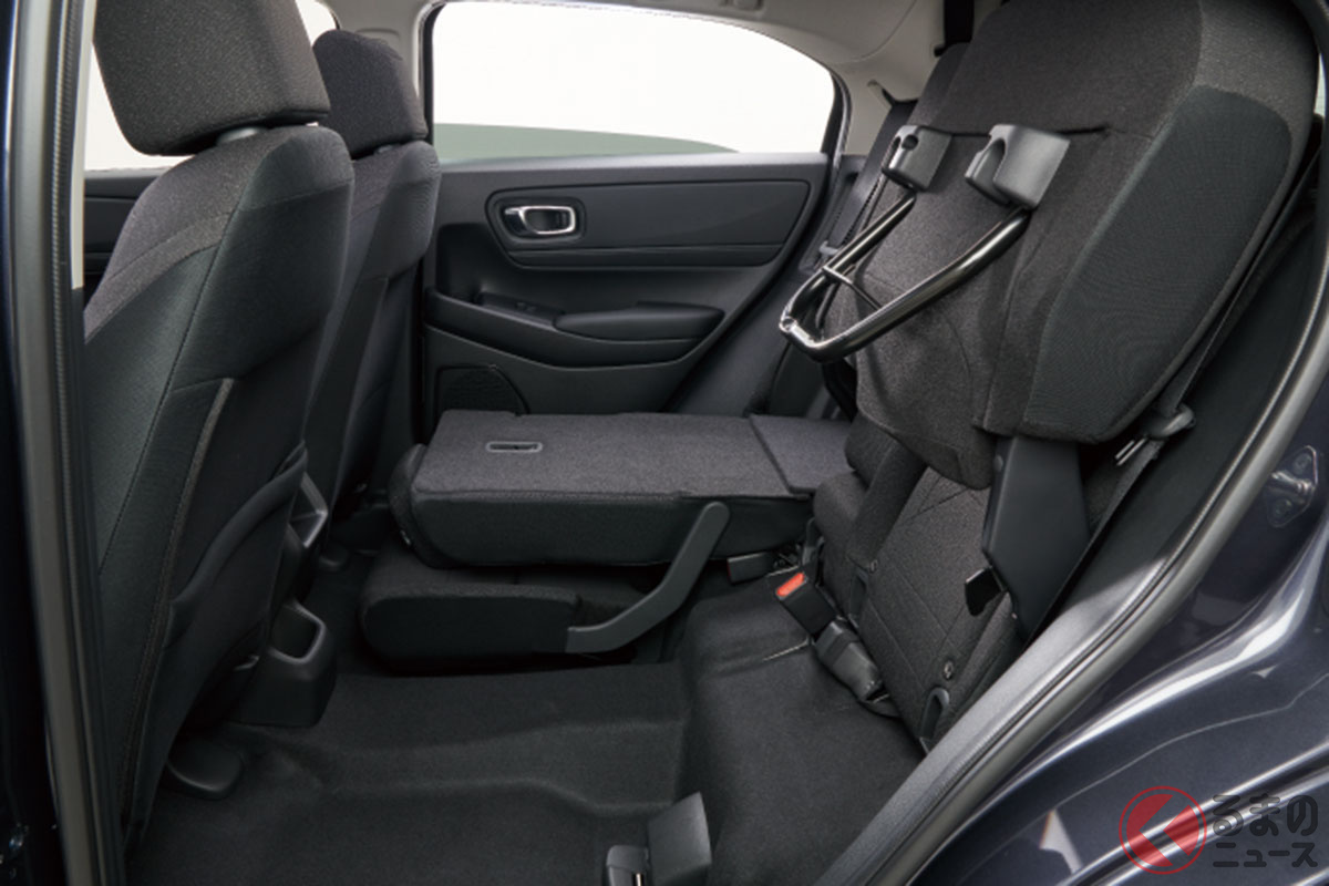「ヴェゼル」のチップアップ&ダイブダウン機構付6:4分割可倒式リアシート