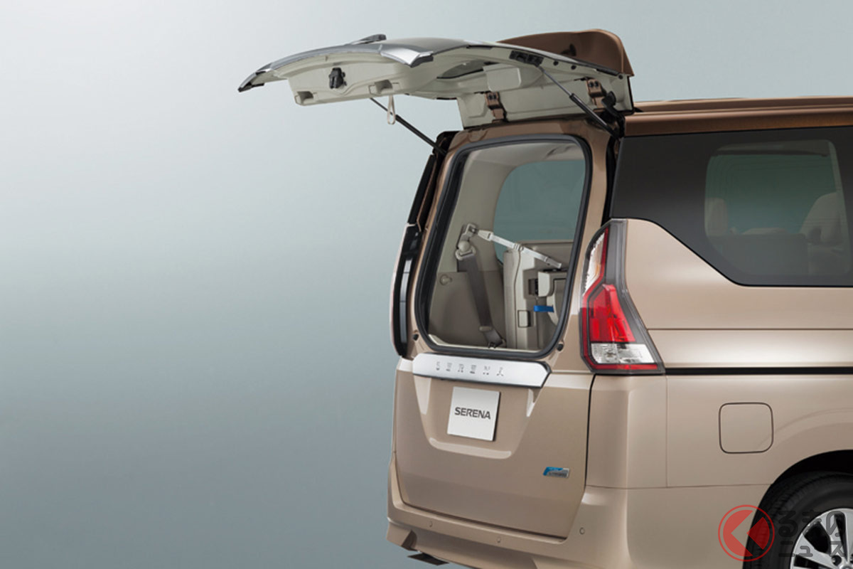 日産「セレナ」の「デュアルバックドア」