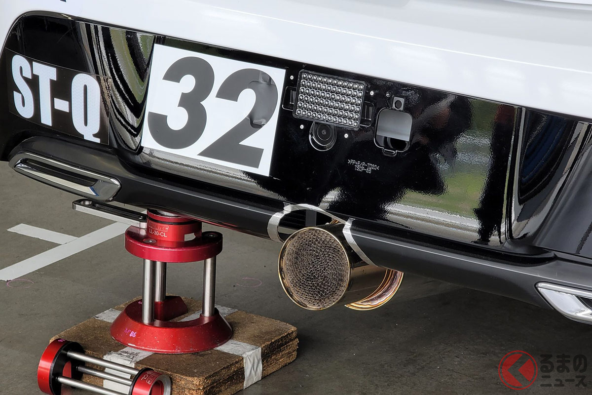 マフラーから排出されるのは水蒸気