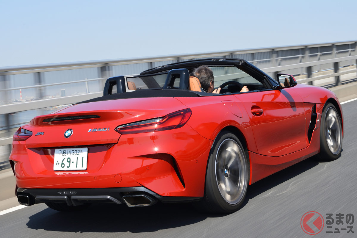 カッコイイオープンカーで突然の雨…折りたたみ傘を差して良いのでしょうか?