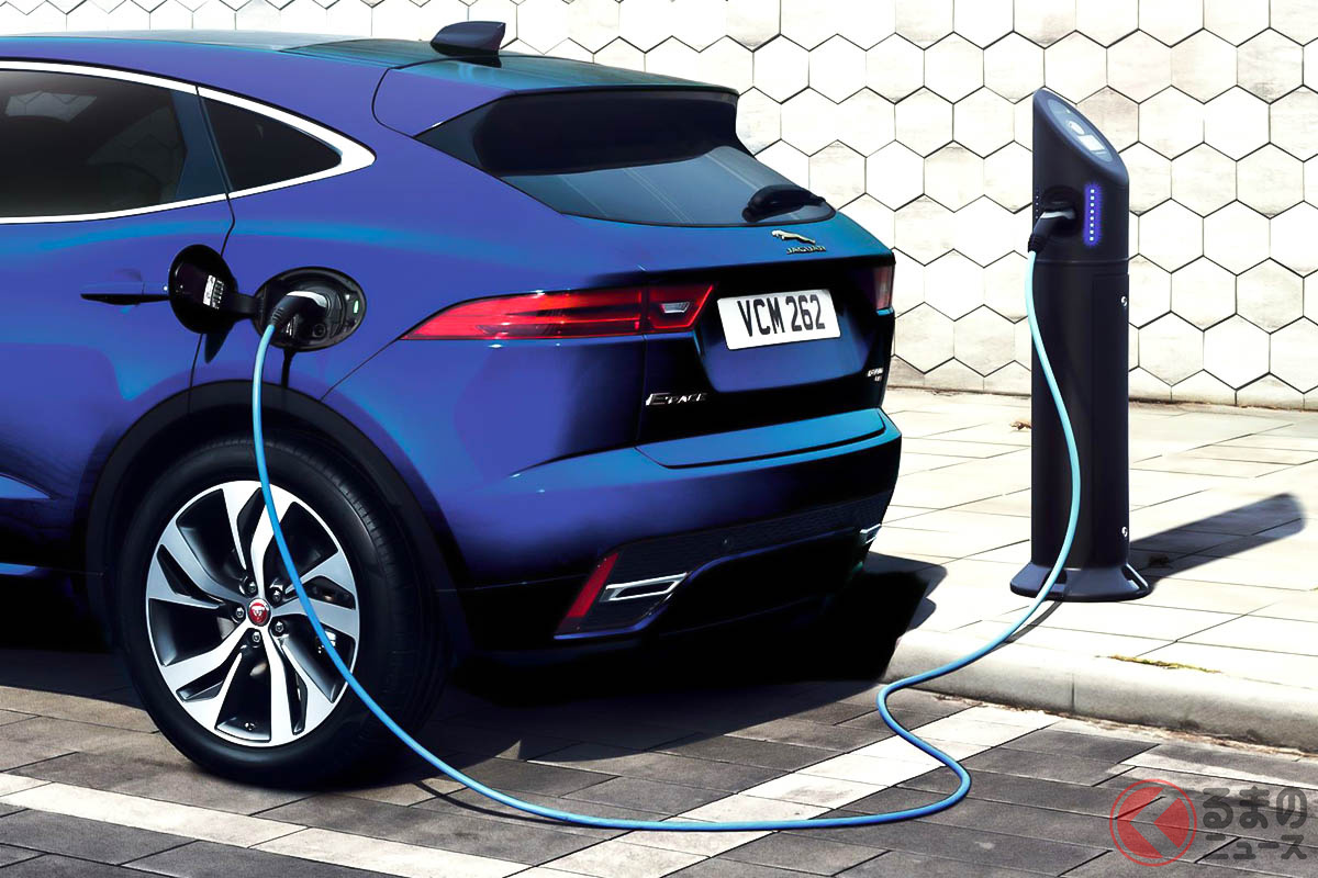 E-PACE PHEV LAUNCH EDITIONの購入特典として、ジャガー推奨の家庭用充電器(戸建て向け標準工事費用含む)が無料で付帯している