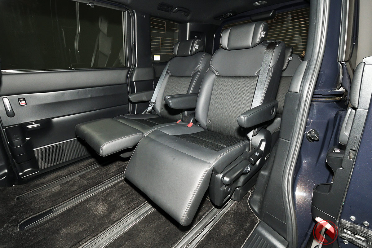 こんなオットマン付いているなんて…! 新型ステップワゴン最強やん!