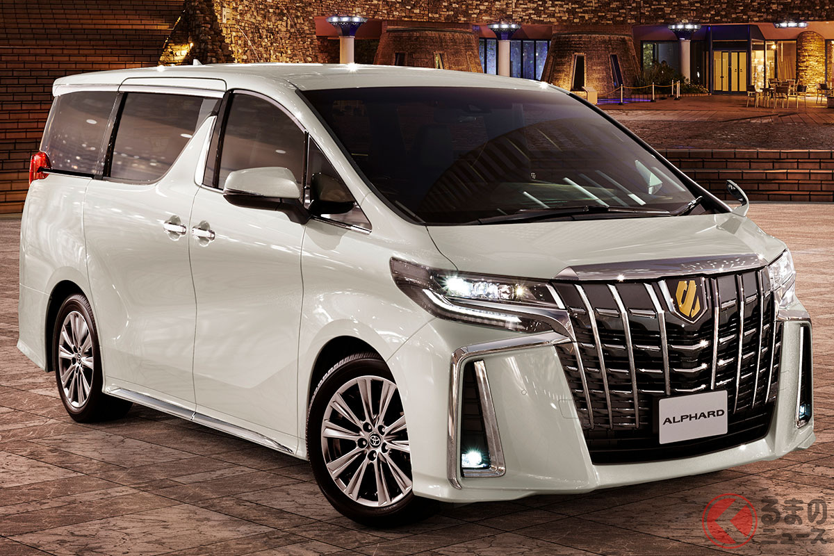 上下を貫いてフロントグリルを巨大化した例のなかでも、トヨタ「アルファード」のフロントグリルサイズは世界中を見回しても最大級の規模を誇ります