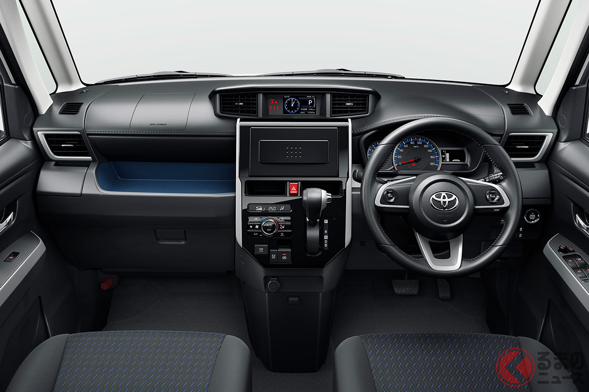 ルーミーの車内