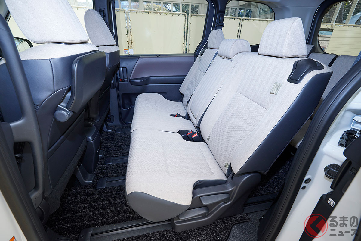 トヨタ新型ミニバンで 車中泊 出来る 8人仕様が寝やすい 新型 ノア ヴォクシー での寝方とは くるまのニュース トヨタ新型ミニバンで 車中泊 出来る 8人仕様が寝やすい 新型 ノア ヴォクシー での寝方とは くるまのニュース