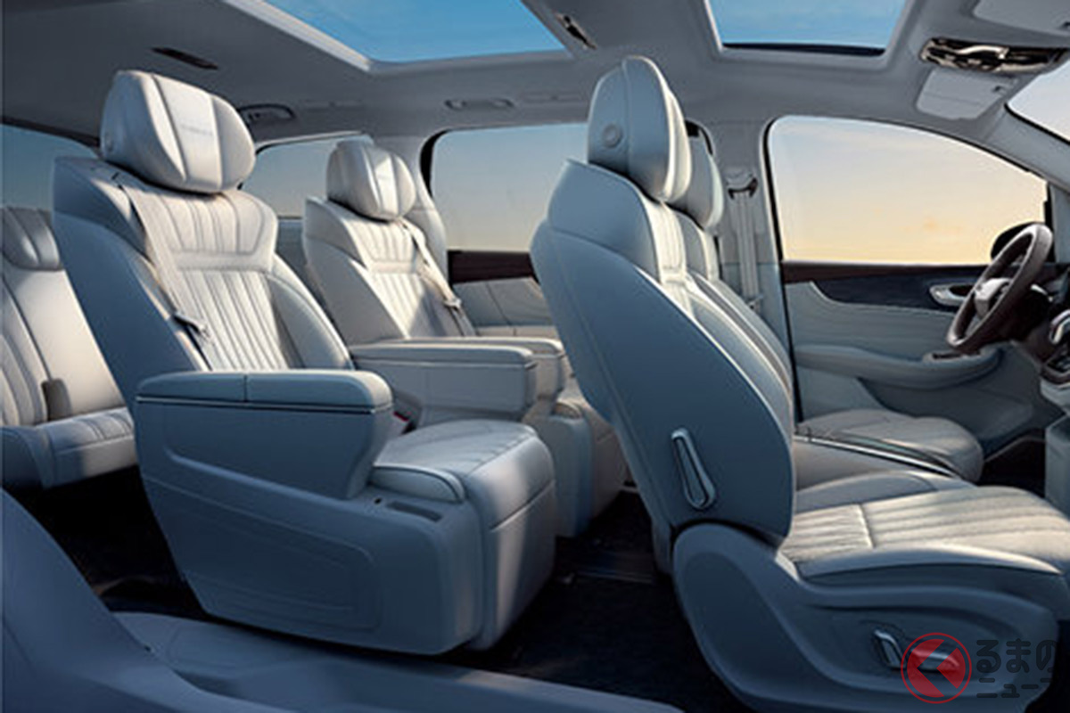 高級感のある内装を持つ新型ミニバン「Roewei MAX8 EV」(画像:SAICの公式Weiboより)