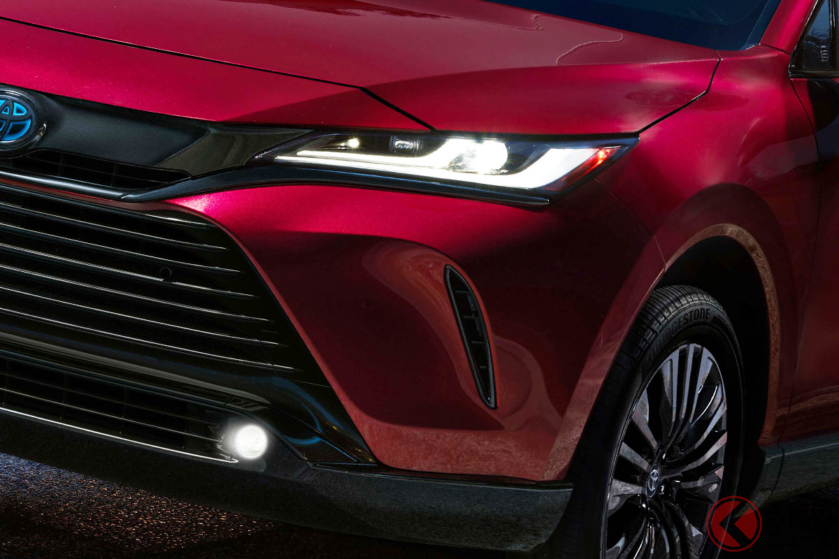 闇に溶け込むトヨタ新型「ヴェンザ(2023年モデル)」に設定された「ナイトシェードエディション」