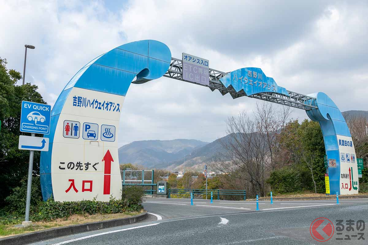 吉野川ハイウェイオアシスの出入口(画像:写真AC)